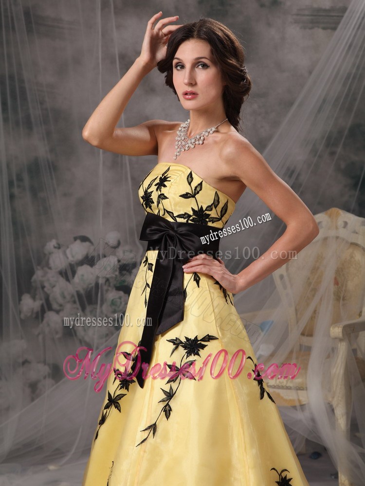 Beautiful Yellow And Black A-line Prom Dress Strapless Appliques Floor-length