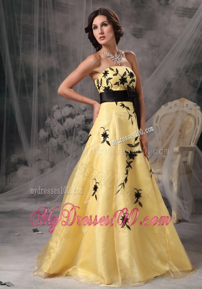 Beautiful Yellow And Black A-line Prom Dress Strapless Appliques Floor-length