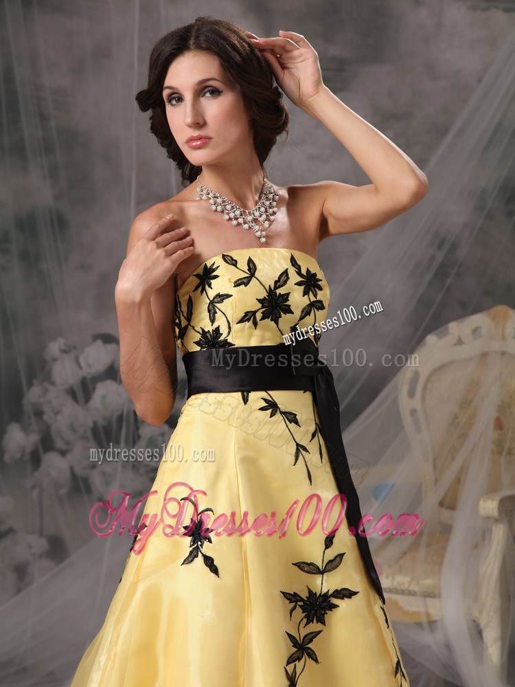 Beautiful Yellow And Black A-line Prom Dress Strapless Appliques Floor-length