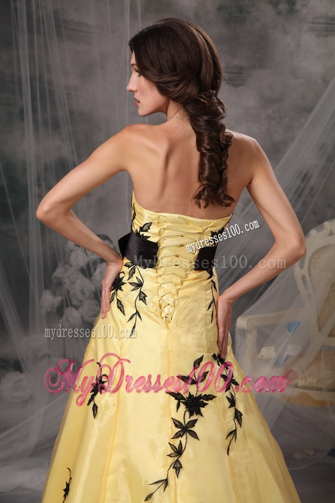 Beautiful Yellow And Black A-line Prom Dress Strapless Appliques Floor-length