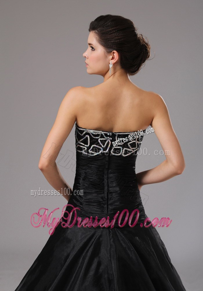 Sweetheart Black Evening Dress With Brush Train and Beaded