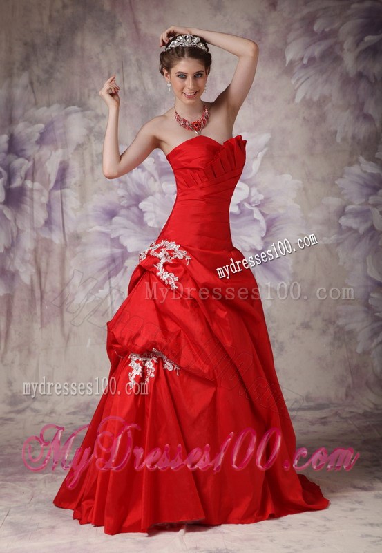 Red Sweetheart Evening Dress Appliques Brush Train