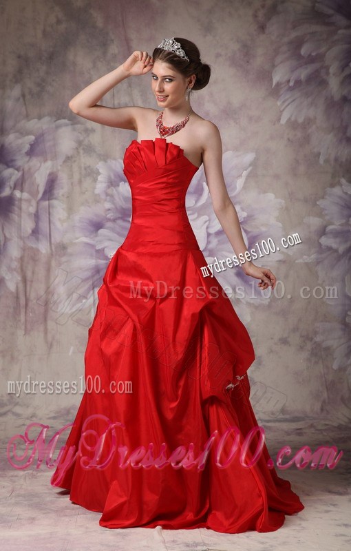 Red Sweetheart Evening Dress Appliques Brush Train