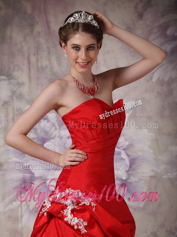 Red Sweetheart Evening Dress Appliques Brush Train