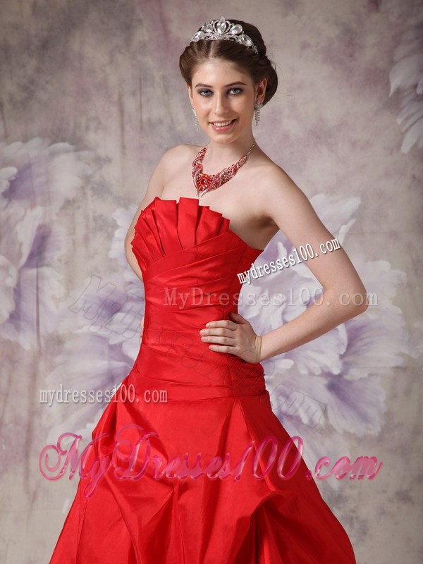 Red Sweetheart Evening Dress Appliques Brush Train