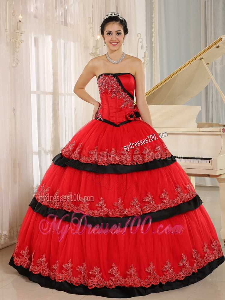 Red Puffy Lace-up Back Quinceanera Dresses with Lace Appliques