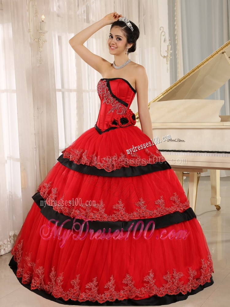 Red Puffy Lace-up Back Quinceanera Dresses with Lace Appliques