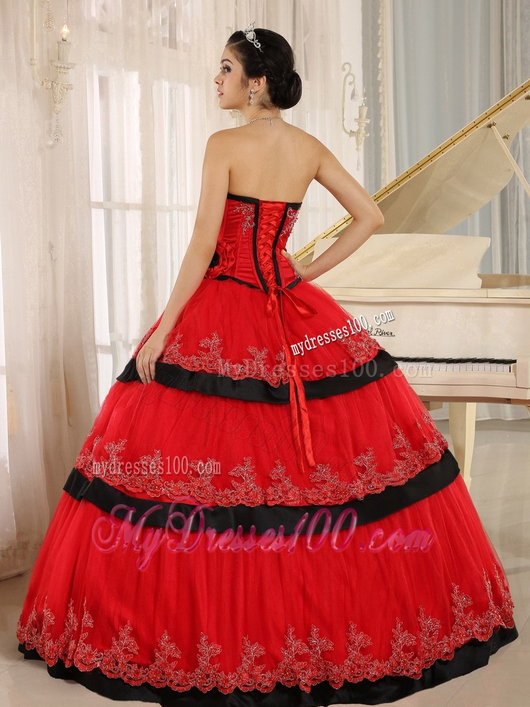Red Puffy Lace-up Back Quinceanera Dresses with Lace Appliques