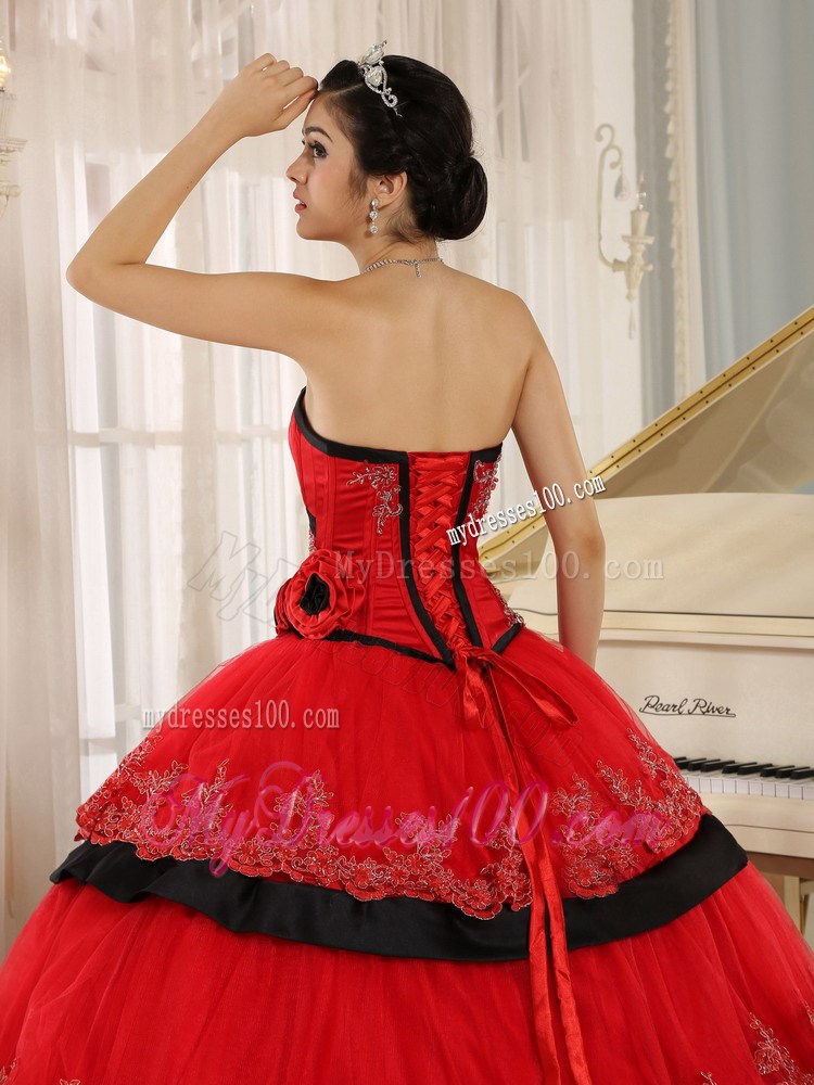 Red Puffy Lace-up Back Quinceanera Dresses with Lace Appliques
