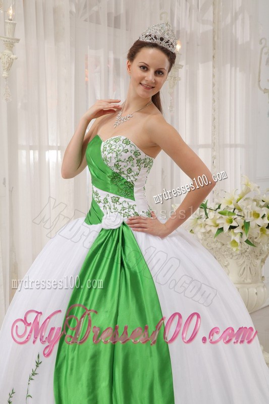 White Ball Gown Appliques Quinceanera Dresses with Spring Green Ribbon