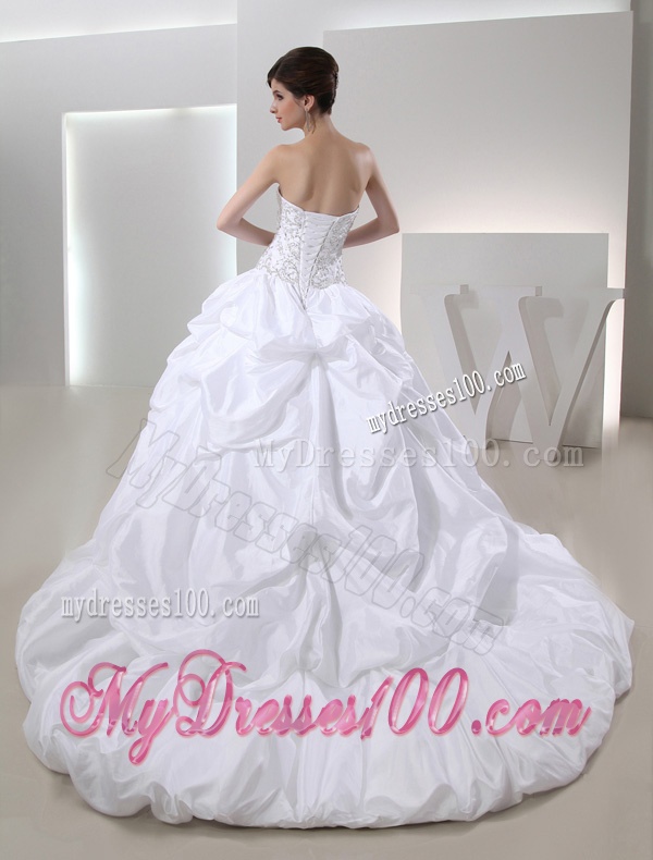 2016 Ball Gown Sweetheart Neck Wedding Dress with Pick-ups and Appliques