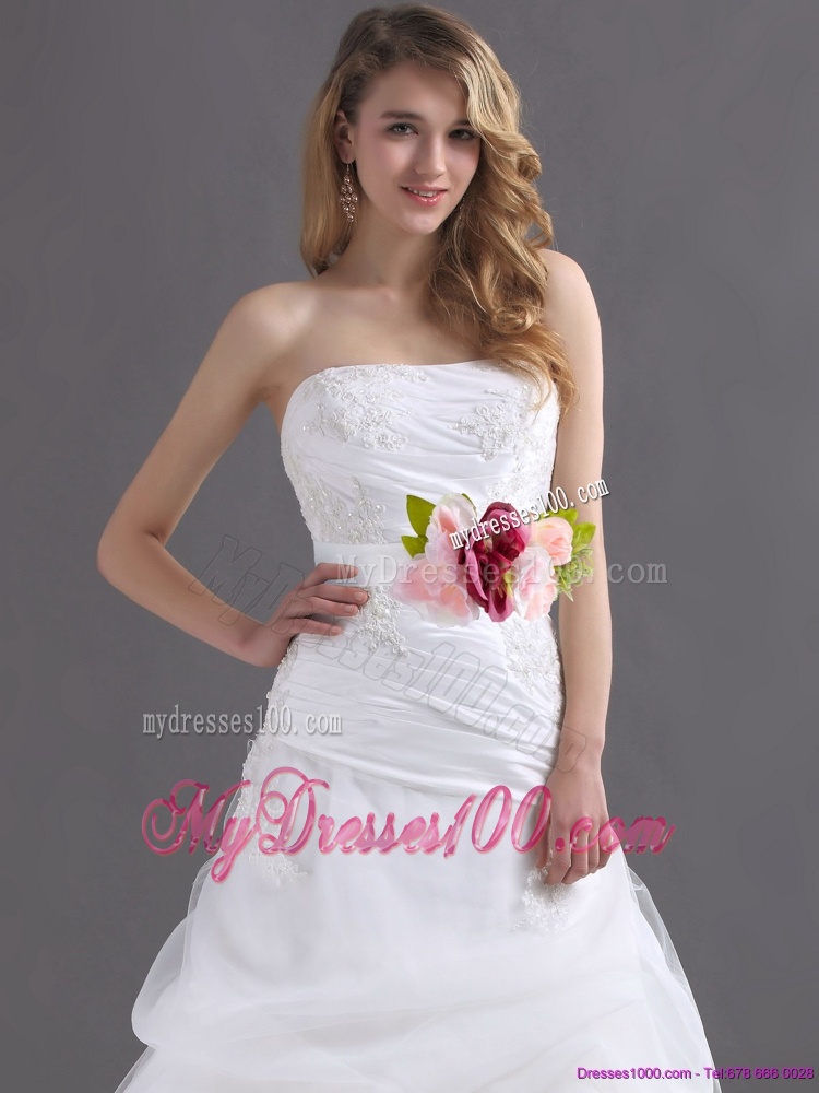 2016 Perfect Ruffles Strapless White Wedding Dresses with Hand Made Flower