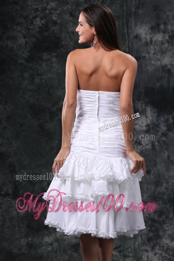 A-Line Strapless Knee-length Bowknot and Ruching Taffeta Wedding Dress