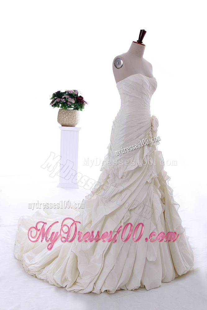 Exquisite Hand Made Flowers and Ruffles Wedding Dresses with Brush Train