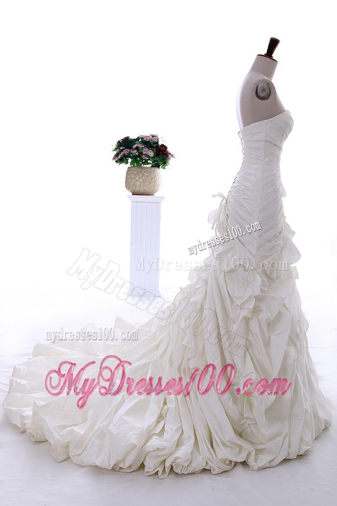 Exquisite Hand Made Flowers and Ruffles Wedding Dresses with Brush Train