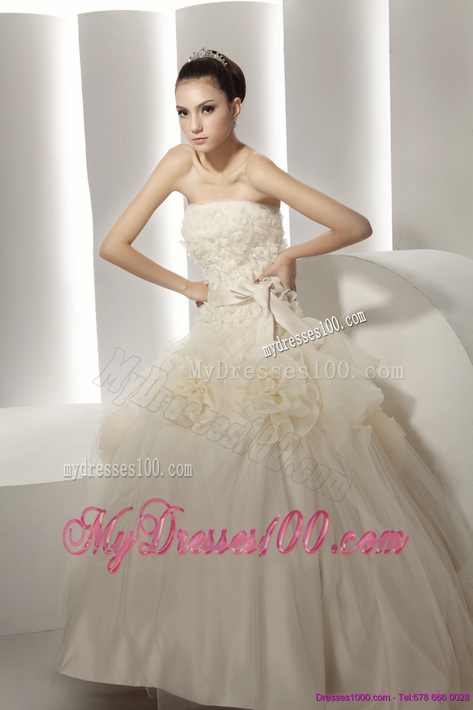 Popular Ruffled White Wedding Dresses with Rolling Flowers