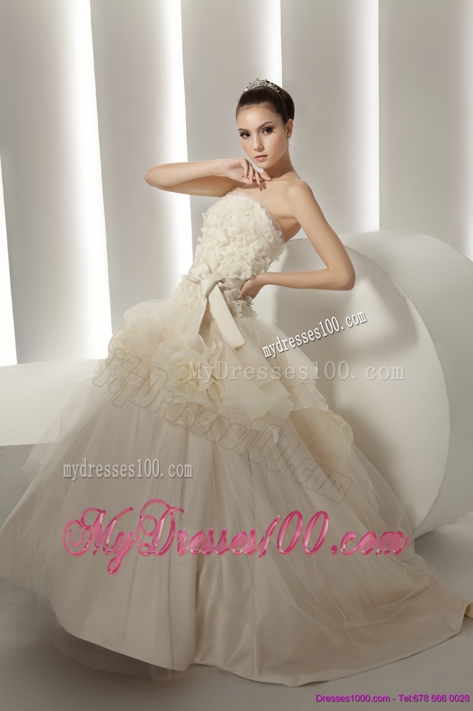 Popular Ruffled White Wedding Dresses with Rolling Flowers