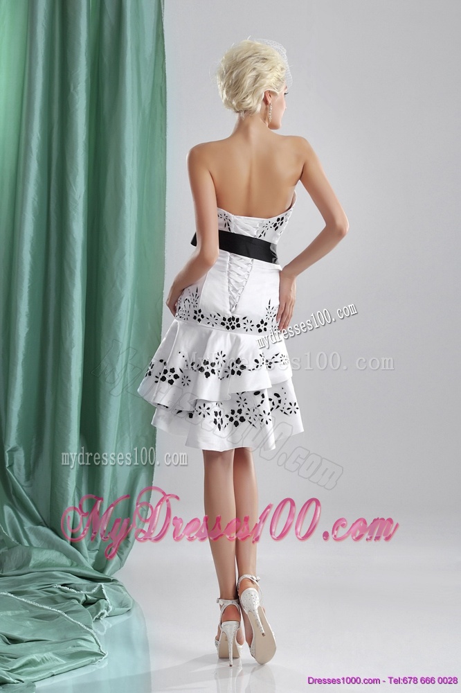 Popular Sweetheart Short Wedding Dresses with Emboidery and Bownot
