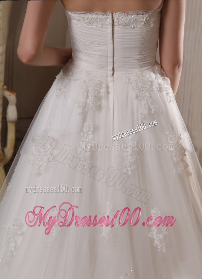 Romantic A-Line Strapless Appliques Chapel Train Tulle Wedding Dress