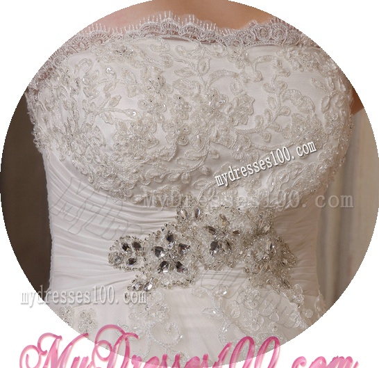 Romantic A-Line Strapless Appliques Chapel Train Tulle Wedding Dress