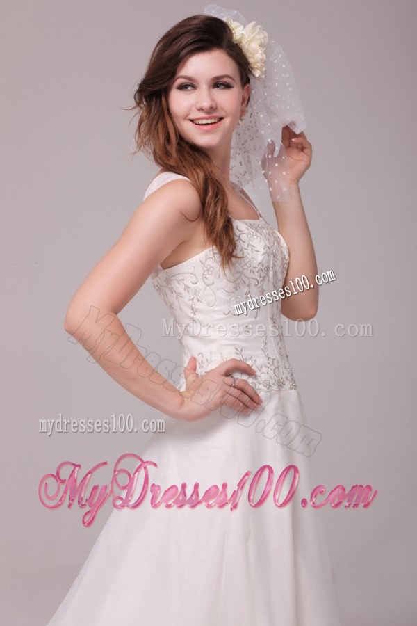 Wide Straps Appliques Decorate Wedding Dress with Court Train