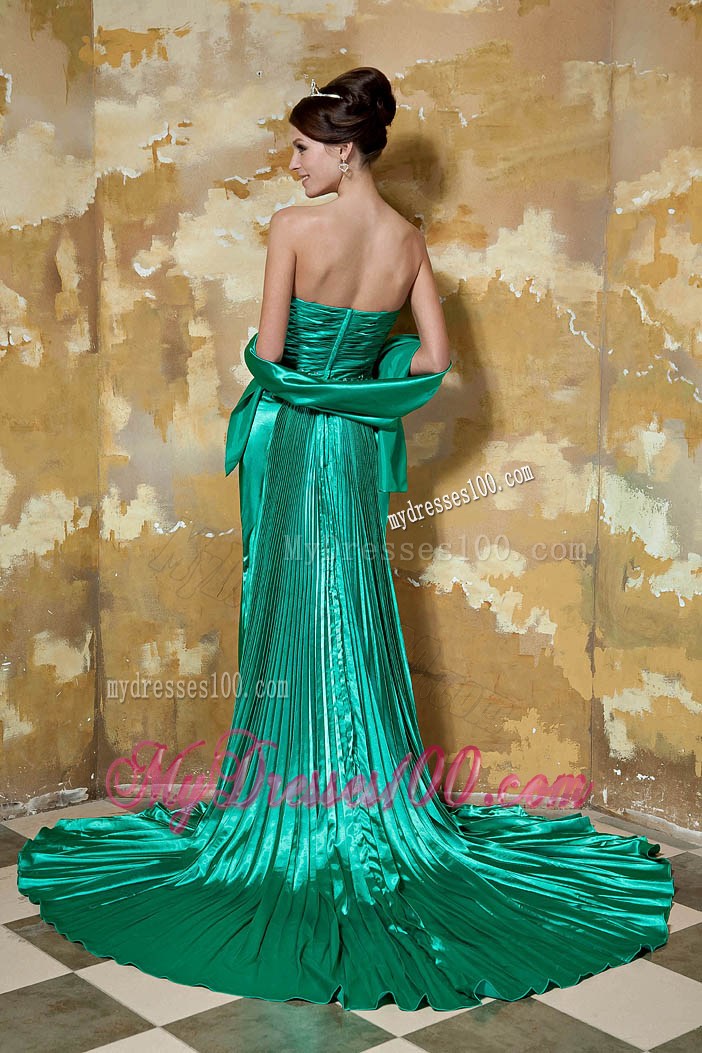 Beading and Ruches Embellish on Green Prom Gown with High Slit and Court Train