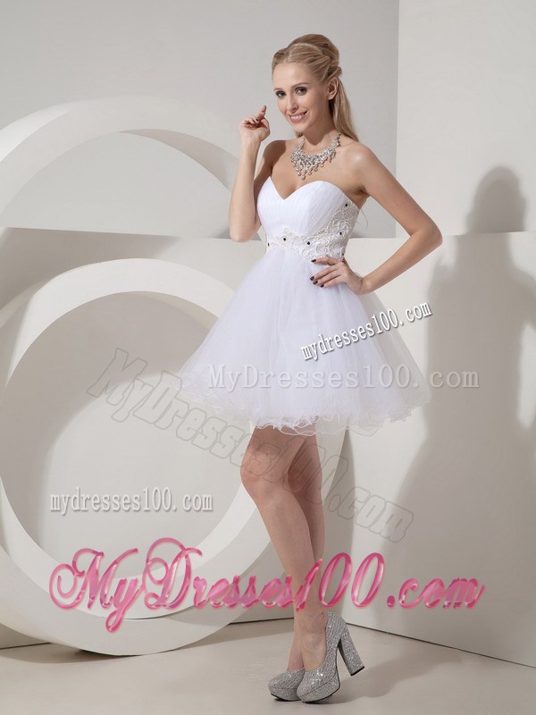 Sweetheart Ruched White Mini-length Organza Prom Gown with Appliques