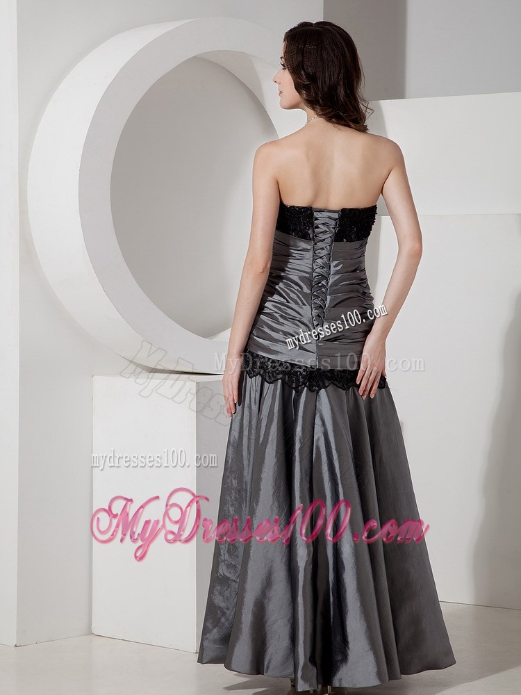 Elegant Grey Strapless Lace Celebrity Dresses with Appliques