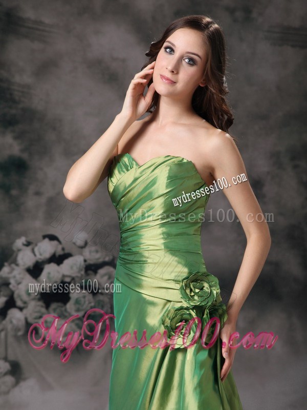 Discount Green Sweetheart Celebrity Dresses with Column Ruching