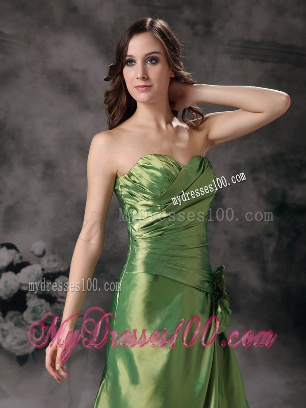 Discount Green Sweetheart Celebrity Dresses with Column Ruching