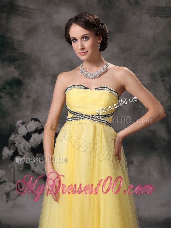 Elegant Light Yellow Prom Celebrity Dresses with Sweetheart Beading
