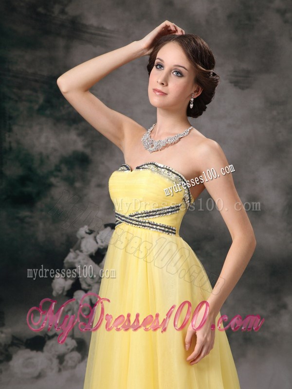 Elegant Light Yellow Prom Celebrity Dresses with Sweetheart Beading