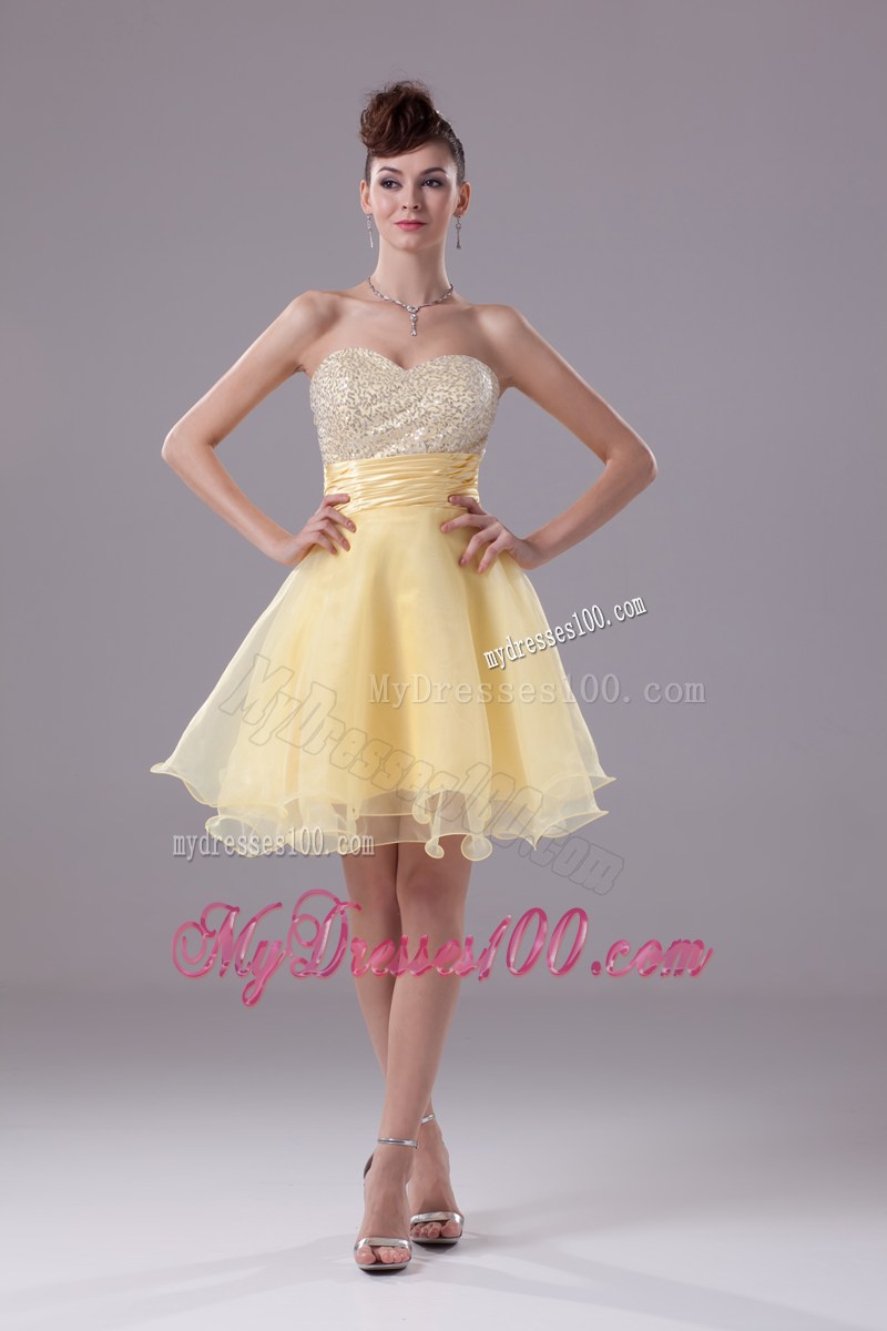 2013 Lovely Yellow Sweetheart Knee-length Beading Party Dresses