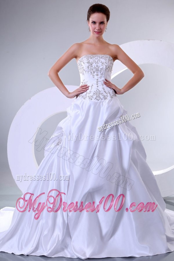 A-Line Sweetheart Embroidery Lace Up Wedding Dress with Brush Train