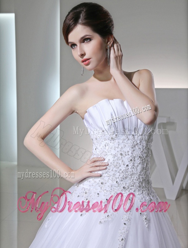 Beautiful Puffy Appliques Ruching Wedding Dress with Chapel Train