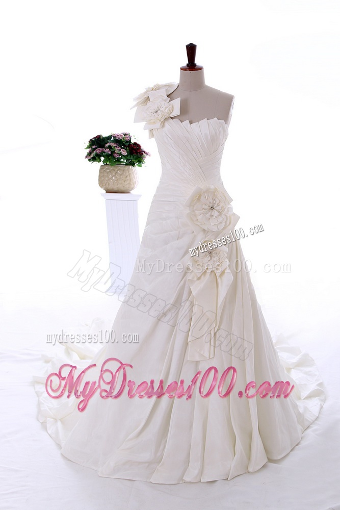 Exclusive Beading and Hand Made Flowers White Wedding Dresses with Court Train