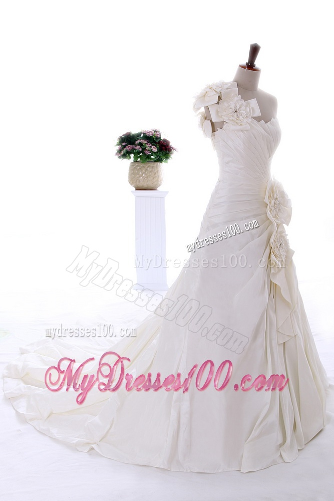 Exclusive Beading and Hand Made Flowers White Wedding Dresses with Court Train