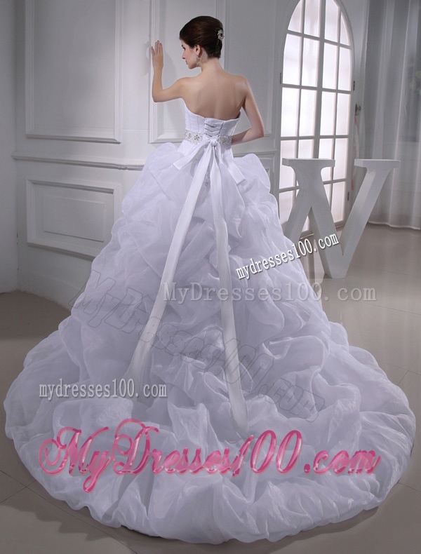 Fashinable Princess Sweetheart Beading and Appliques Wedding Dress with Chapel Train