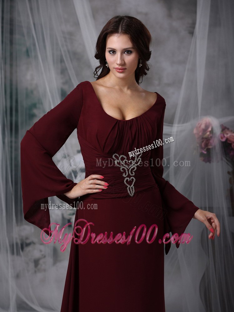 Burgundy Column Sheath Scoop Beading Mother of the Bride Dress