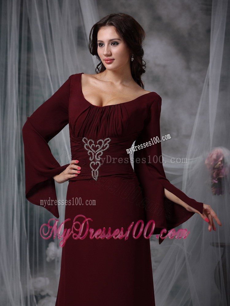 Burgundy Column Sheath Scoop Beading Mother of the Bride Dress