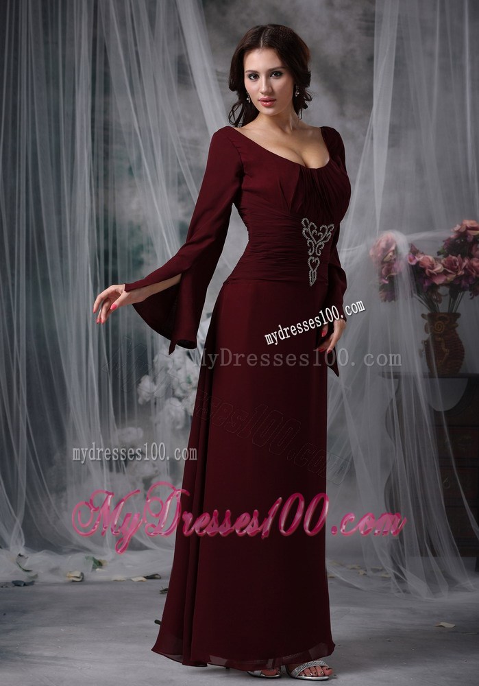 Burgundy Column Sheath Scoop Beading Mother of the Bride Dress
