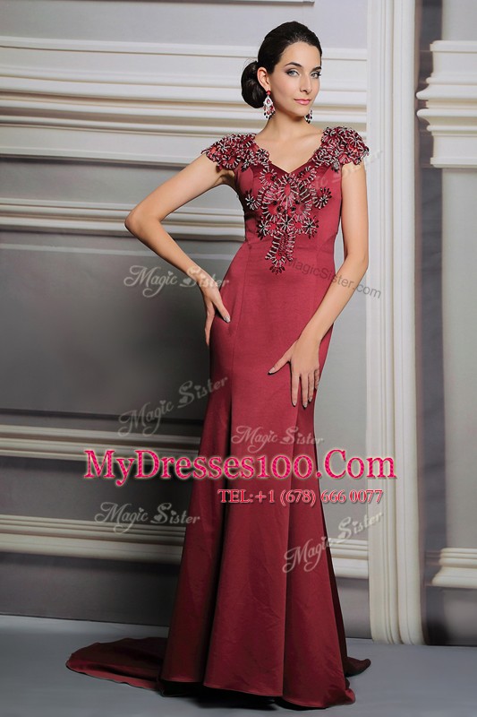 Edgy Burgundy Side Zipper V-neck Appliques Prom Dress Satin Short Sleeves Court Train