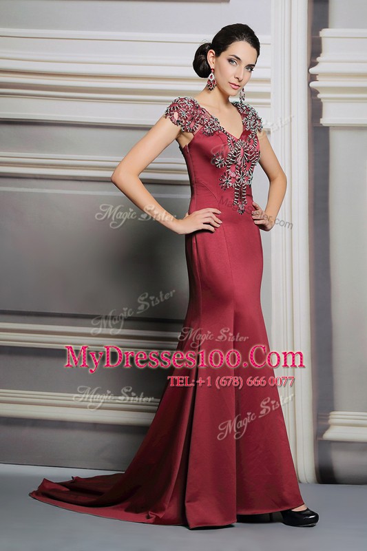 Edgy Burgundy Side Zipper V-neck Appliques Prom Dress Satin Short Sleeves Court Train