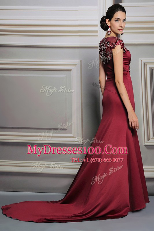 Edgy Burgundy Side Zipper V-neck Appliques Prom Dress Satin Short Sleeves Court Train