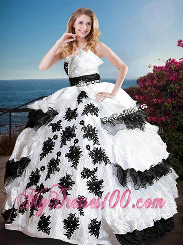 Fashionable Black and White Quinceanera Dress with Appliques and Ruffled Layers