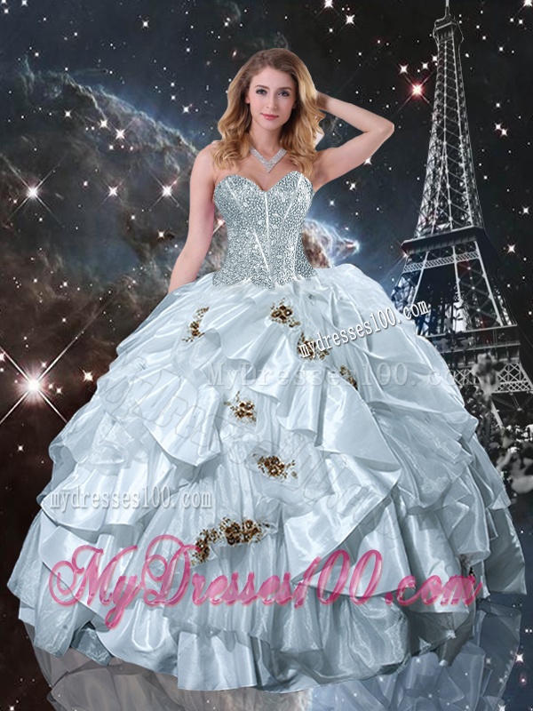 Feminine 2016 Sweetheart Appliques Quinceanera Dresses in White