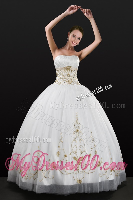 White Strapless 2016 Quinceanera Dress with Beading and Appliques