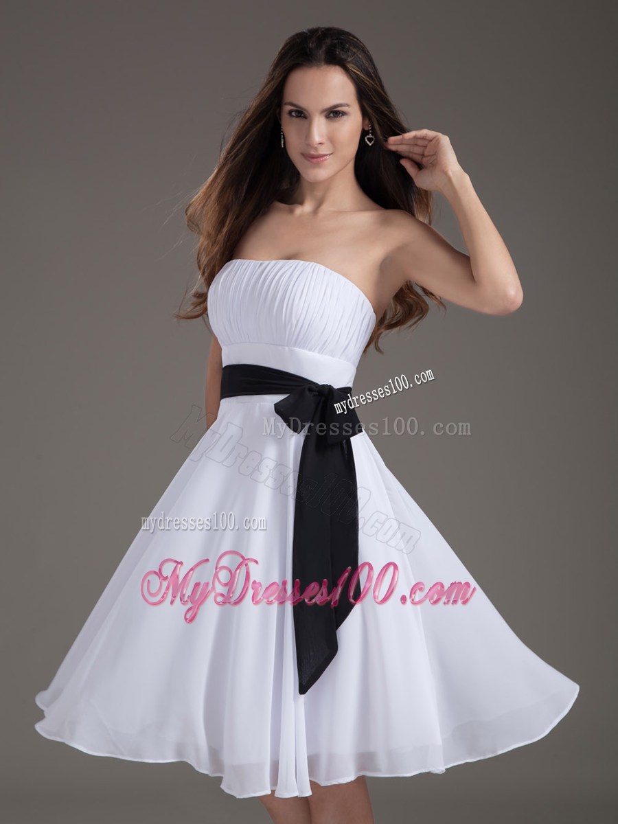White Empire Strapless Knee-length Prom Dress with Black Sash
