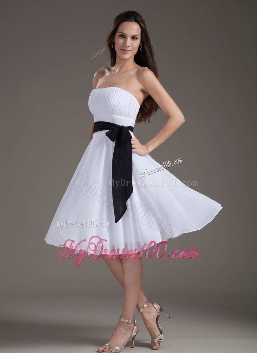 White Empire Strapless Knee-length Prom Dress with Black Sash