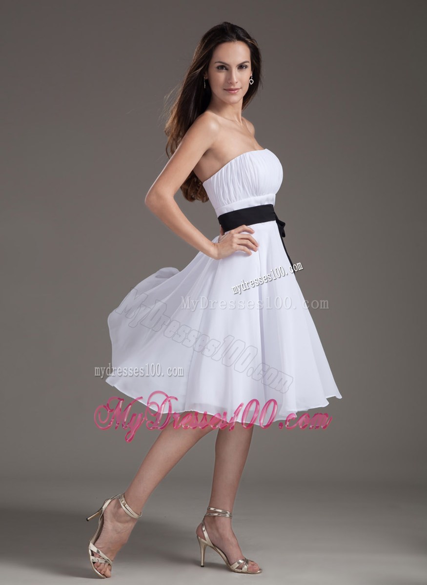 White Empire Strapless Knee-length Prom Dress with Black Sash